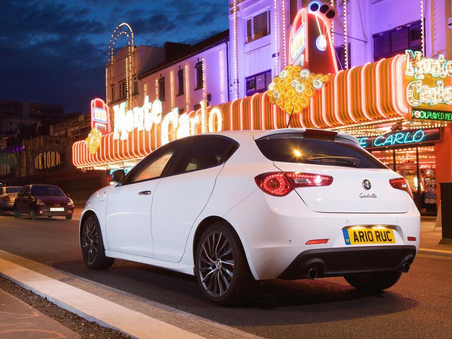  Alfa Romeo Giulietta 2010 года  (UK) (фото 47 из 67)